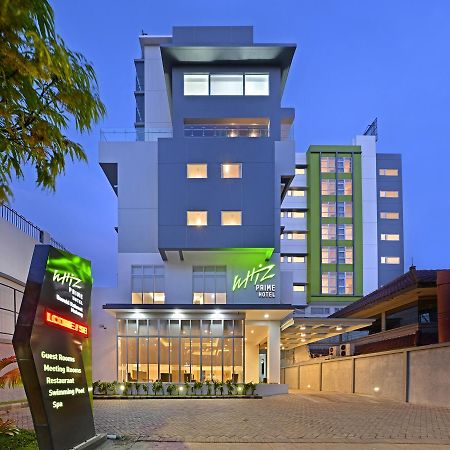Whiz Prime Hotel Basuki Rahmat Malang Exteriör bild