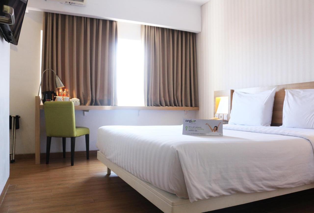 Whiz Prime Hotel Basuki Rahmat Malang Exteriör bild