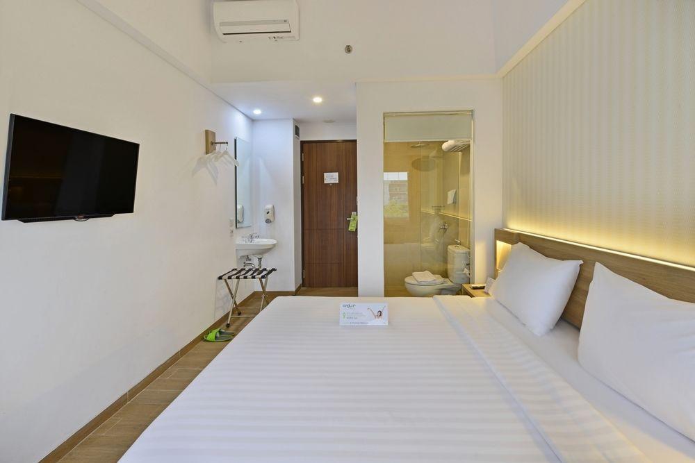 Whiz Prime Hotel Basuki Rahmat Malang Exteriör bild