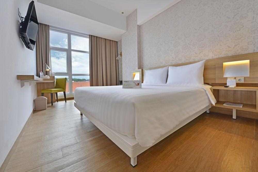 Whiz Prime Hotel Basuki Rahmat Malang Exteriör bild