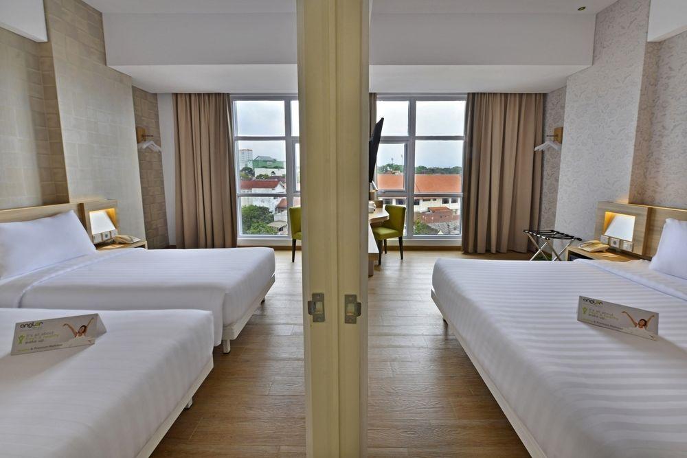 Whiz Prime Hotel Basuki Rahmat Malang Exteriör bild