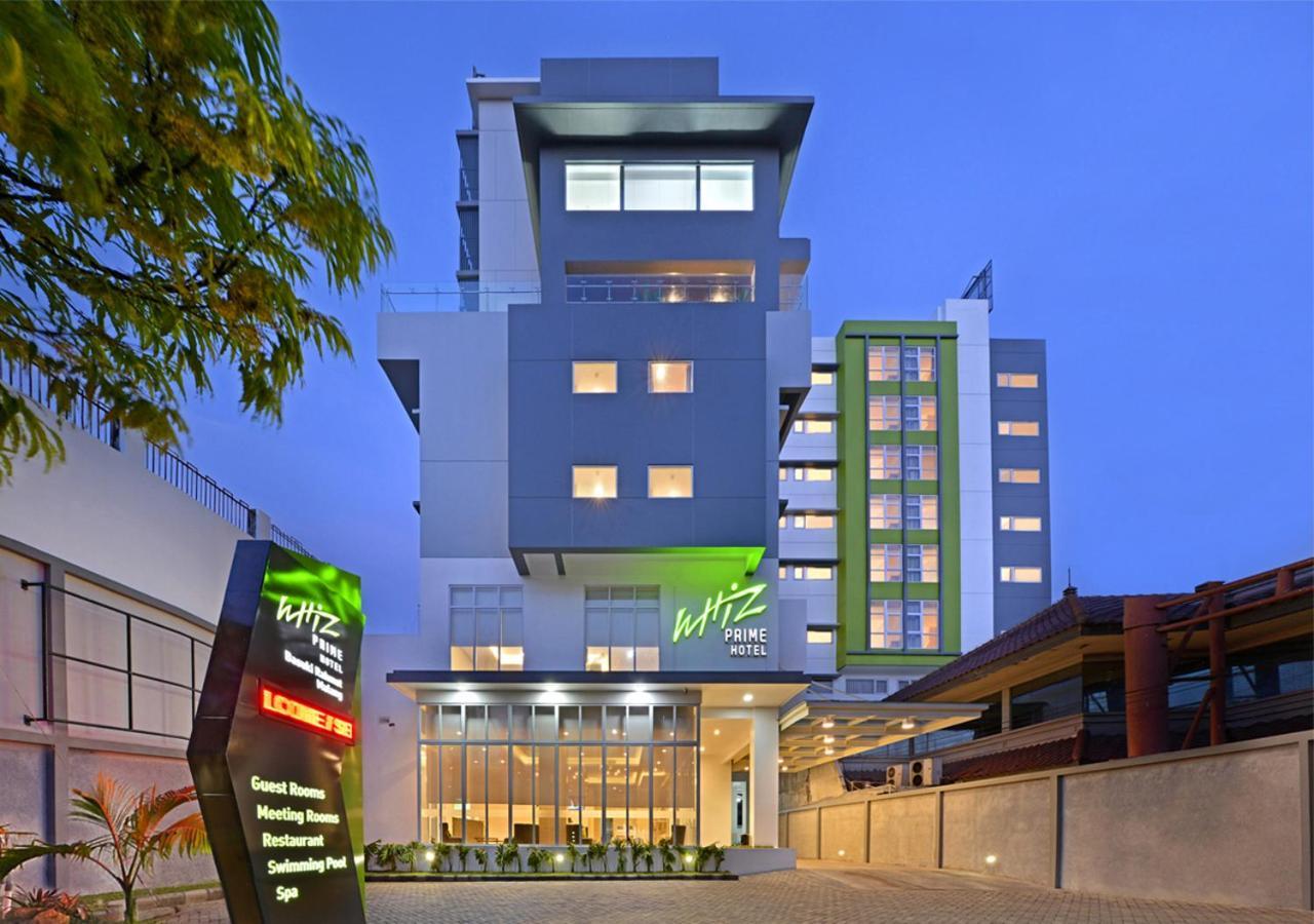 Whiz Prime Hotel Basuki Rahmat Malang Exteriör bild