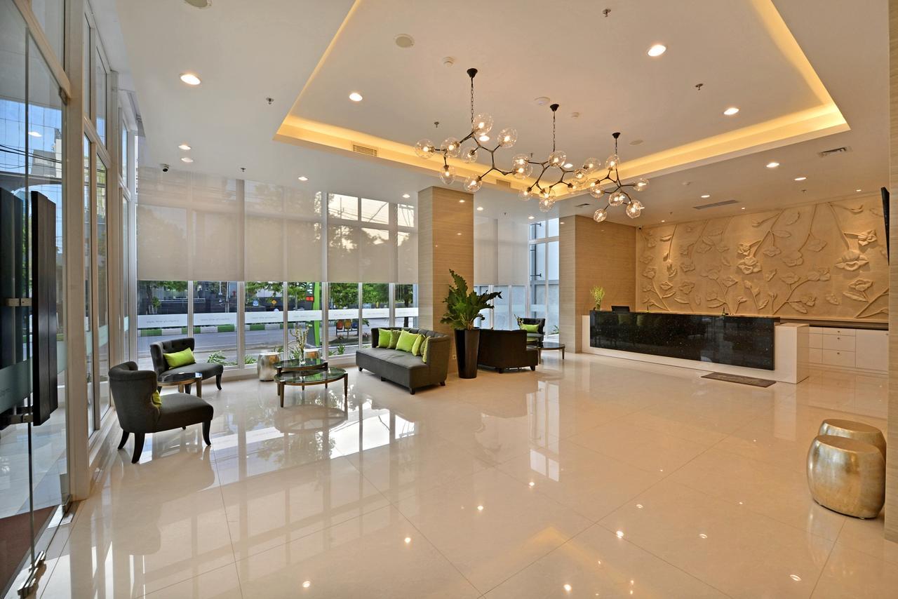 Whiz Prime Hotel Basuki Rahmat Malang Exteriör bild