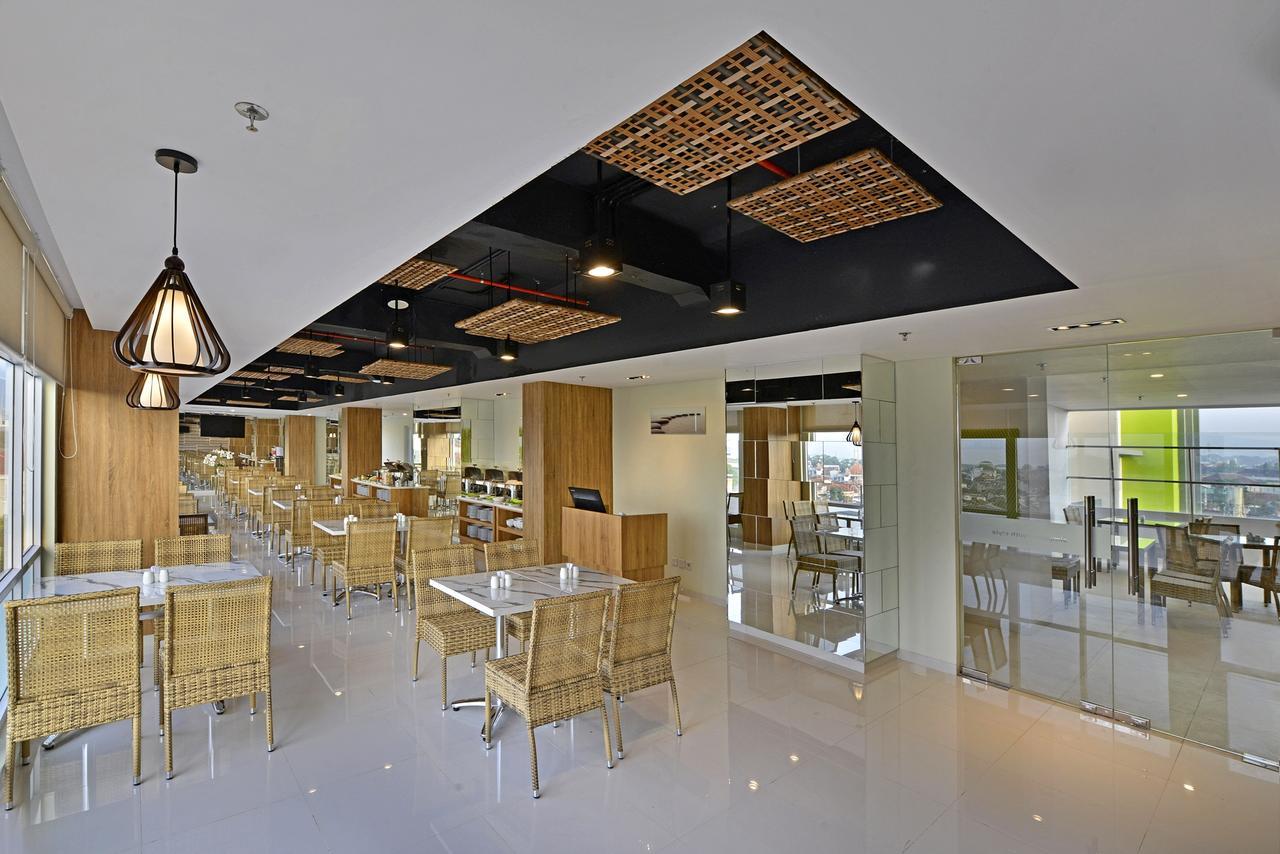 Whiz Prime Hotel Basuki Rahmat Malang Exteriör bild