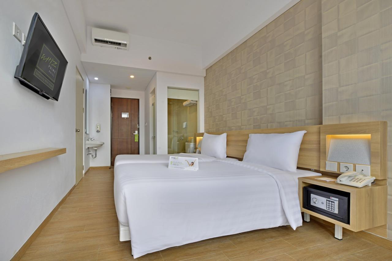 Whiz Prime Hotel Basuki Rahmat Malang Exteriör bild