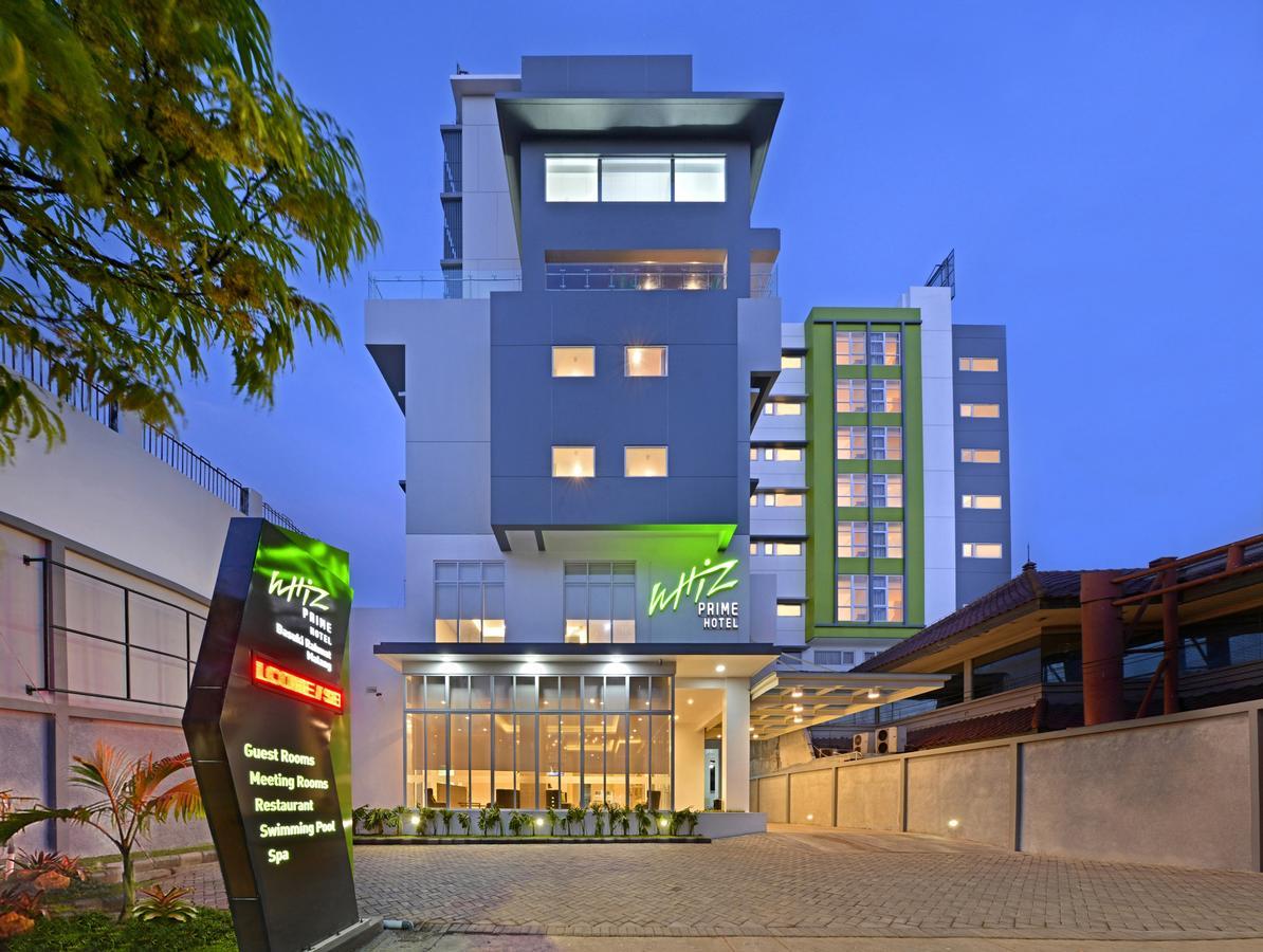 Whiz Prime Hotel Basuki Rahmat Malang Exteriör bild