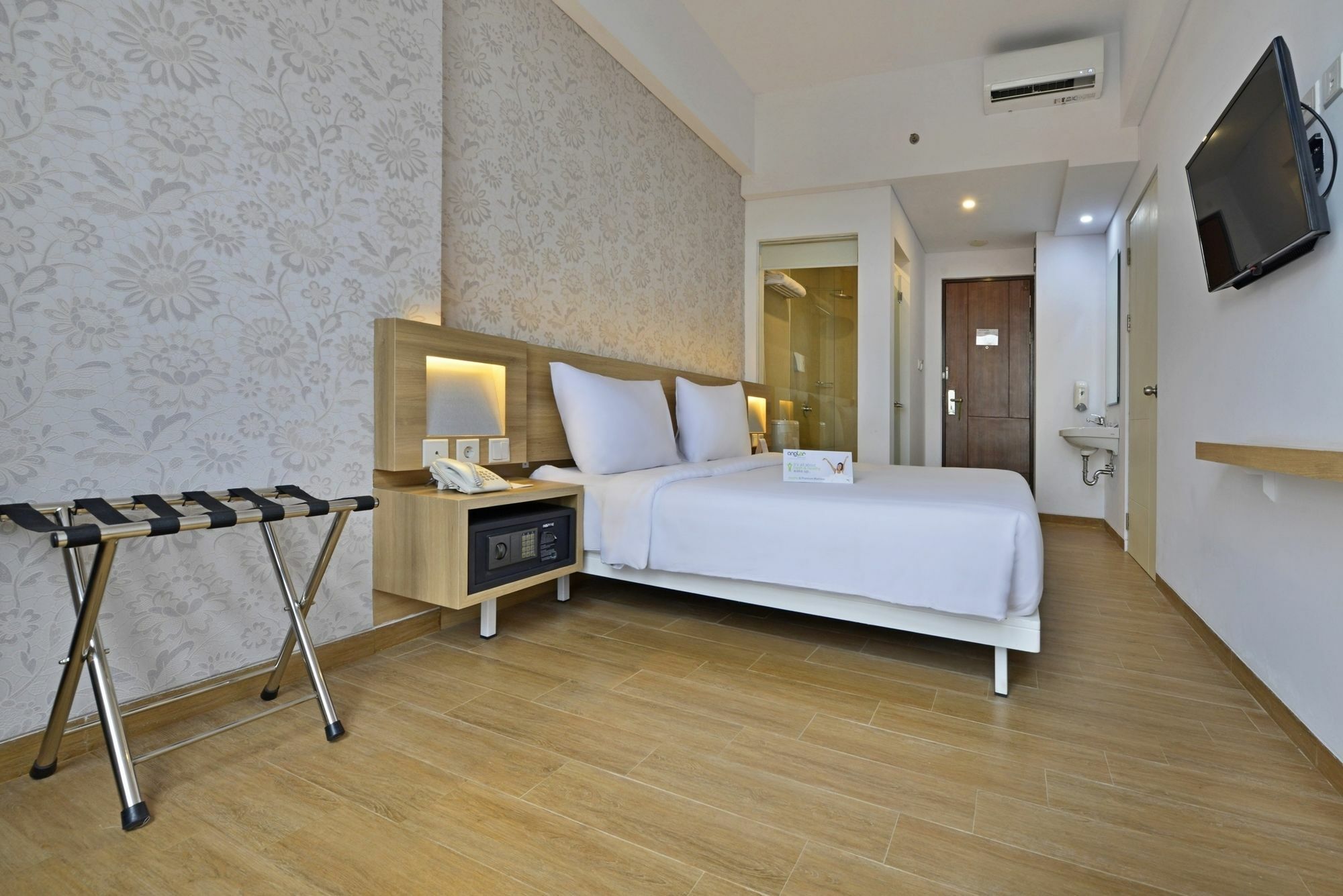 Whiz Prime Hotel Basuki Rahmat Malang Exteriör bild