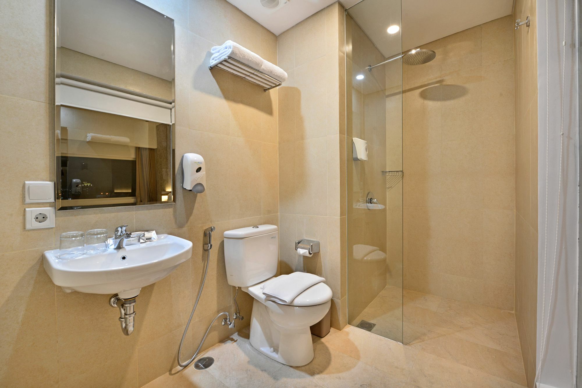 Whiz Prime Hotel Basuki Rahmat Malang Exteriör bild